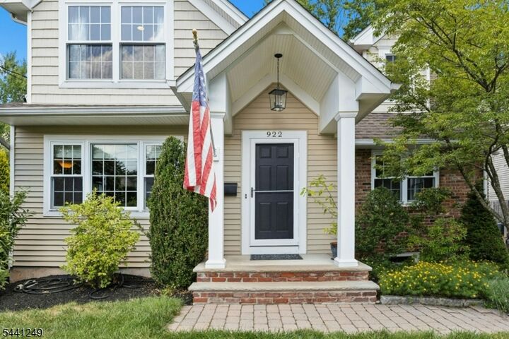 Property Photo:  922 Cleveland Ave  NJ 07090 