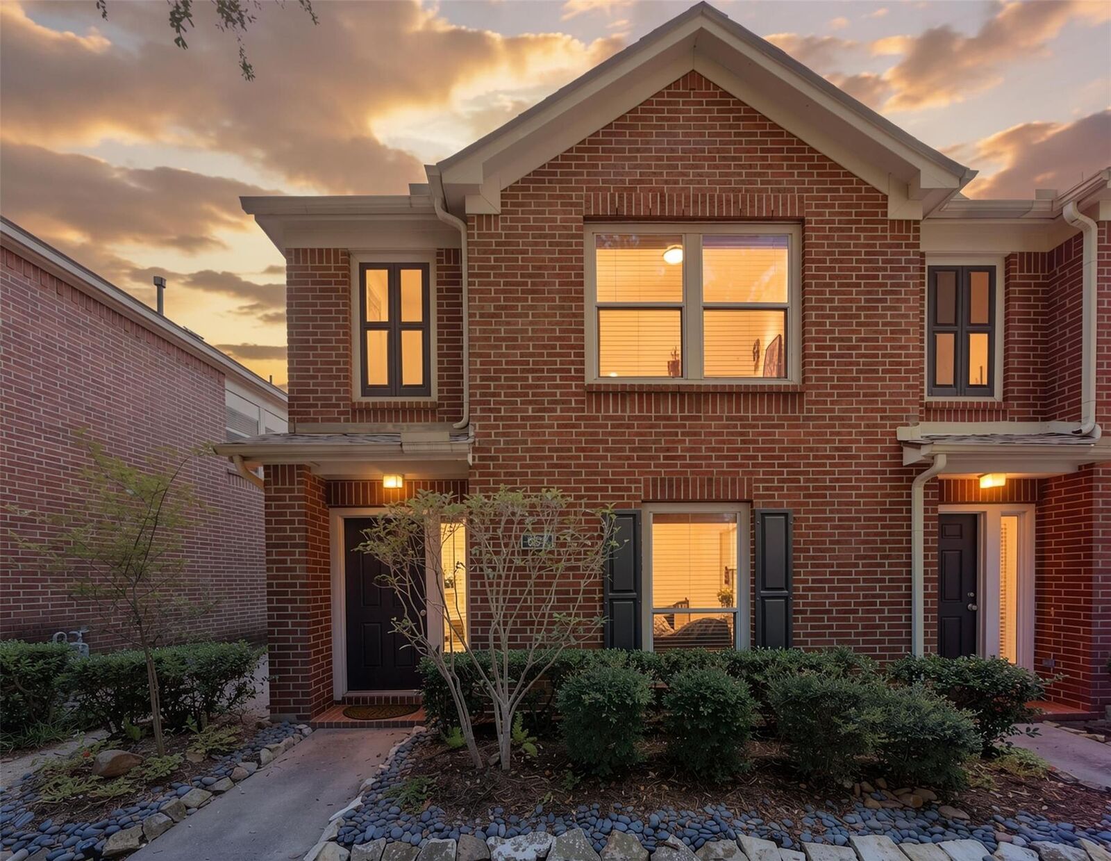 Property Photo: 834 W Heights Hollow Lane TX 77007