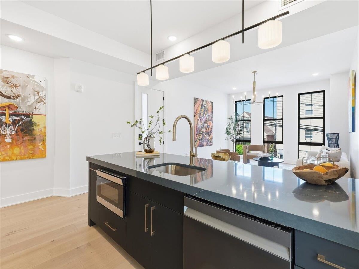 Property Photo:  15 Manhattan Ave 201  NJ 07307 