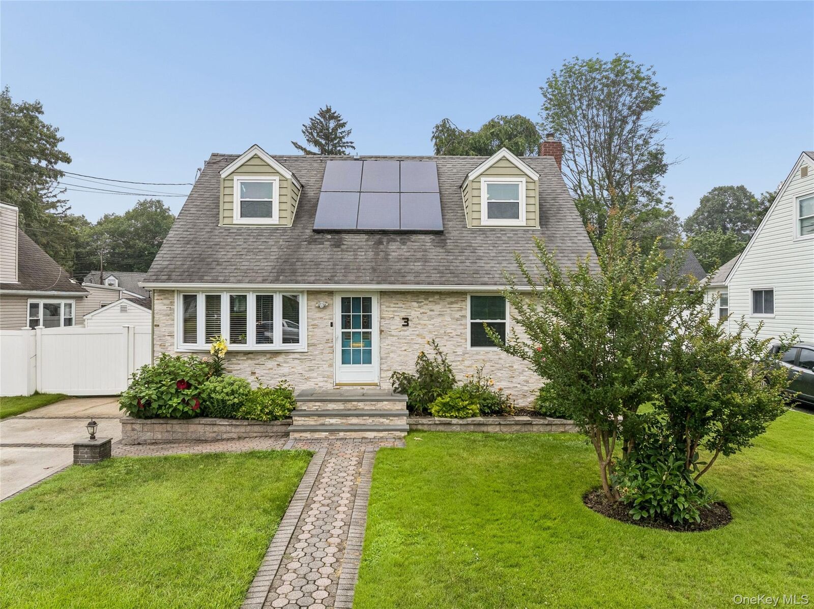 Property Photo:  3 Hillcrest Drive  NY 11590 