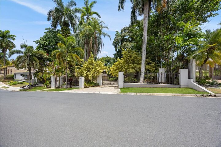 Property Photo: 1841 Begonia St, Santa Maria PR 00927