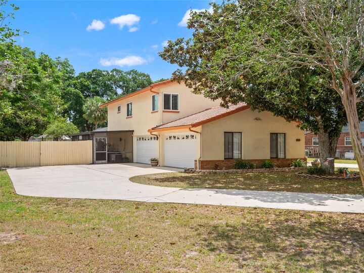 Property Photo: 1161 W Lake Brantley Road FL 32714
