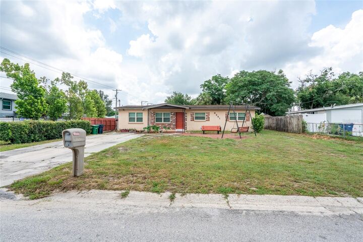 Property Photo:  9241 N 52nd Street  FL 33617 