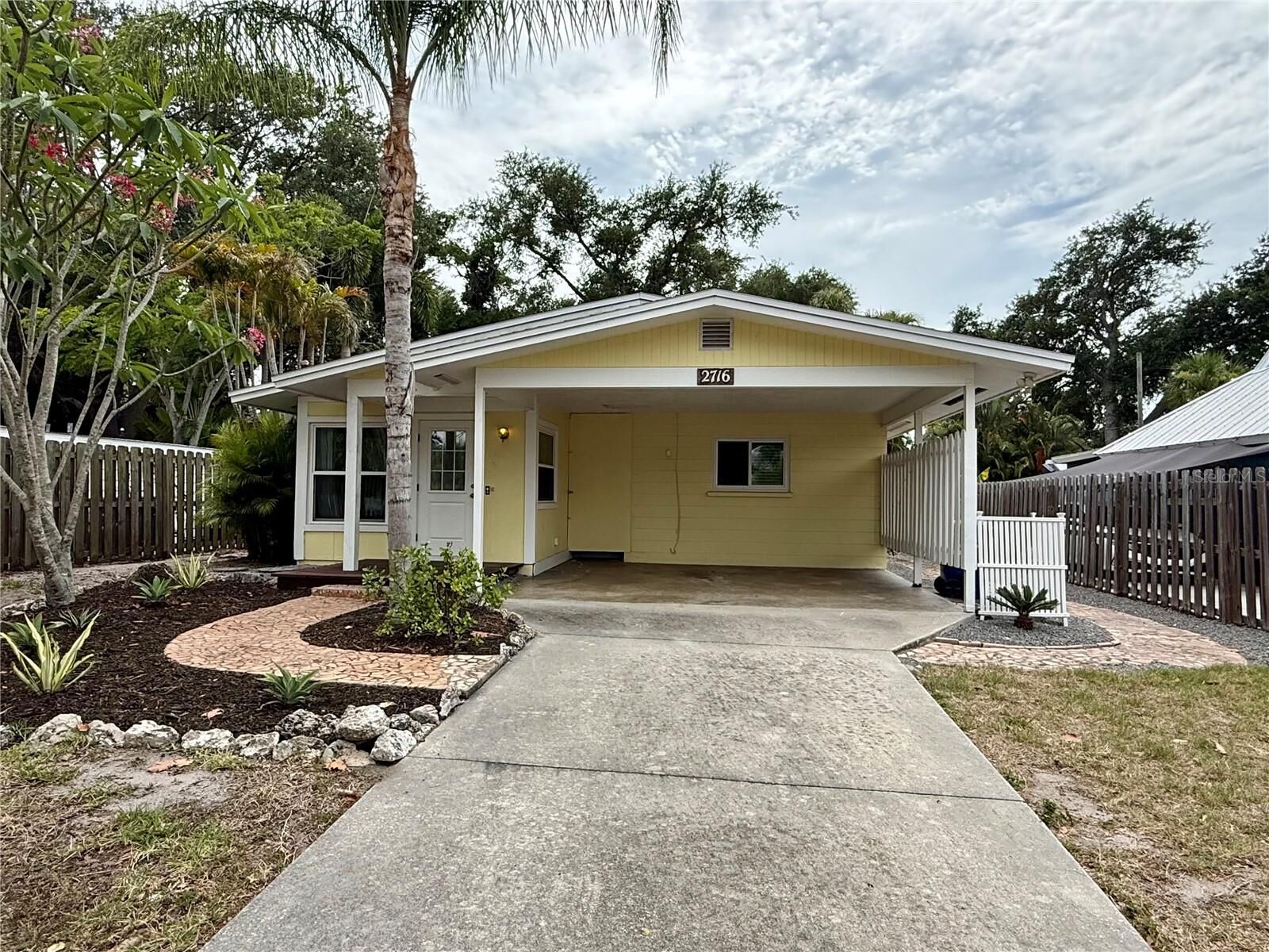 Property Photo:  2716 Blossom Drive  FL 34239 