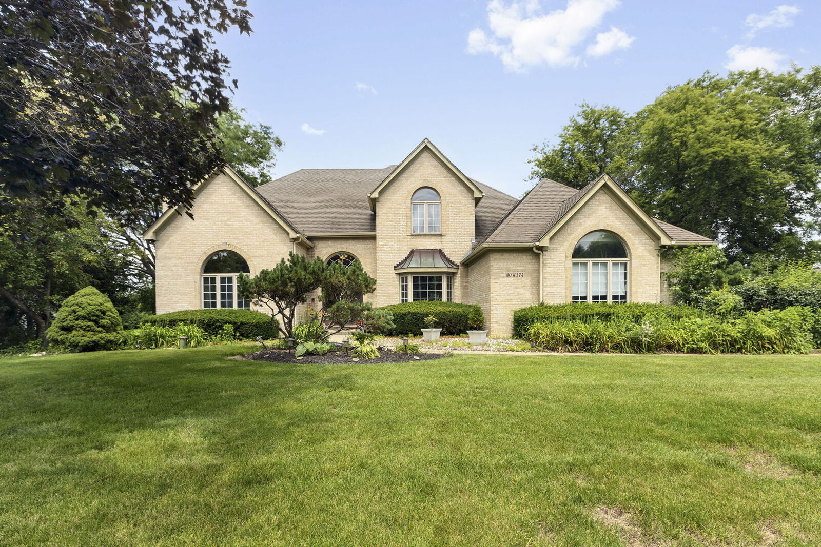 Property Photo:  30W174 Forsythia Lane  IL 60184 