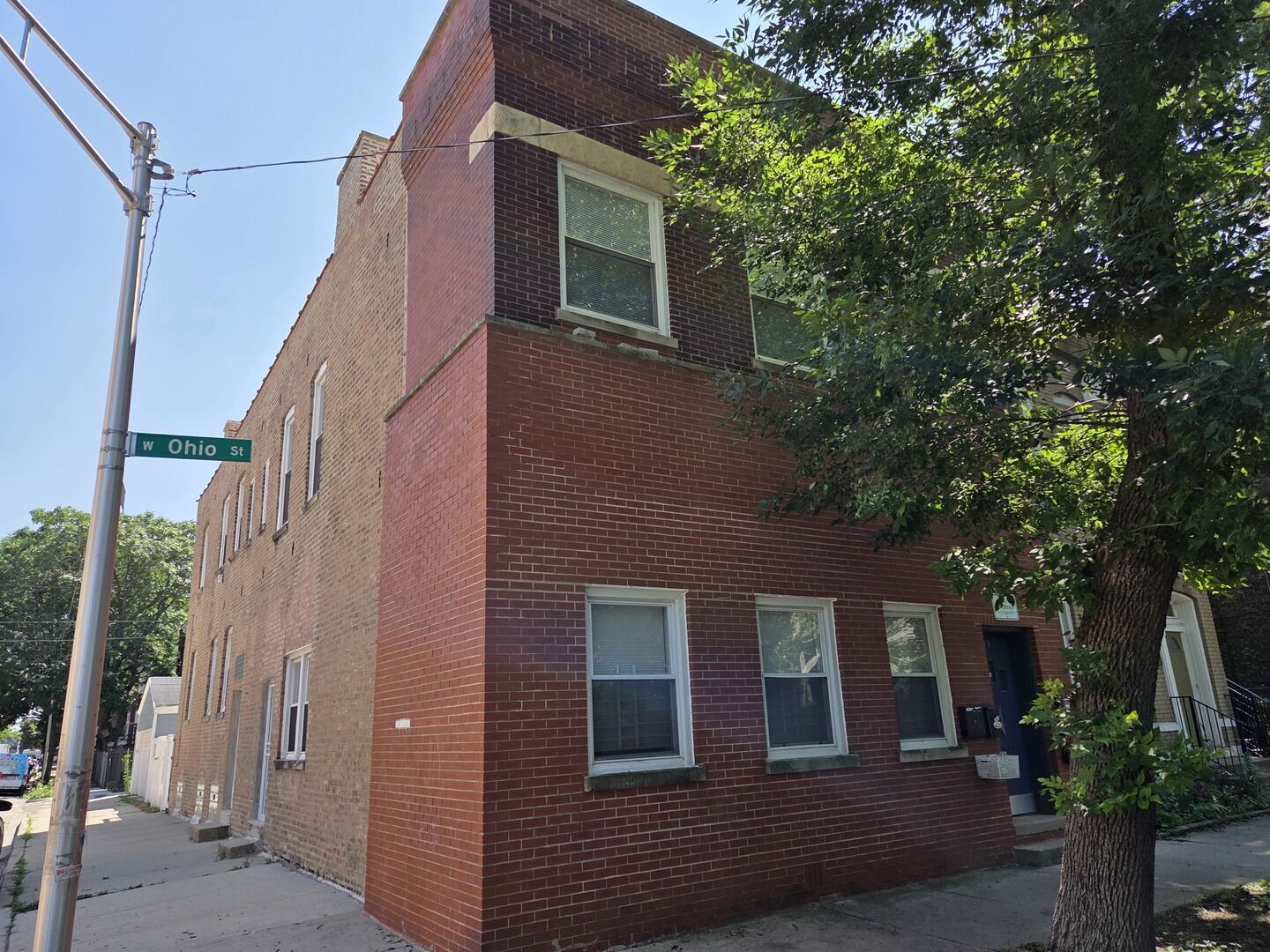 Property Photo:  2333 W Ohio Street  IL 60612 