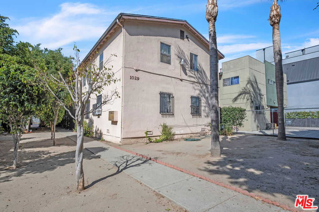 Property Photo:  1029 E 28th Street  CA 90011 