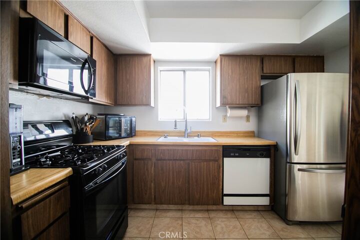 Property Photo: 639 E Olive 5 CA 91501