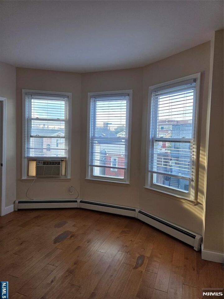 Property Photo: 427-429 Hamilton Street 3rd L NJ 07029