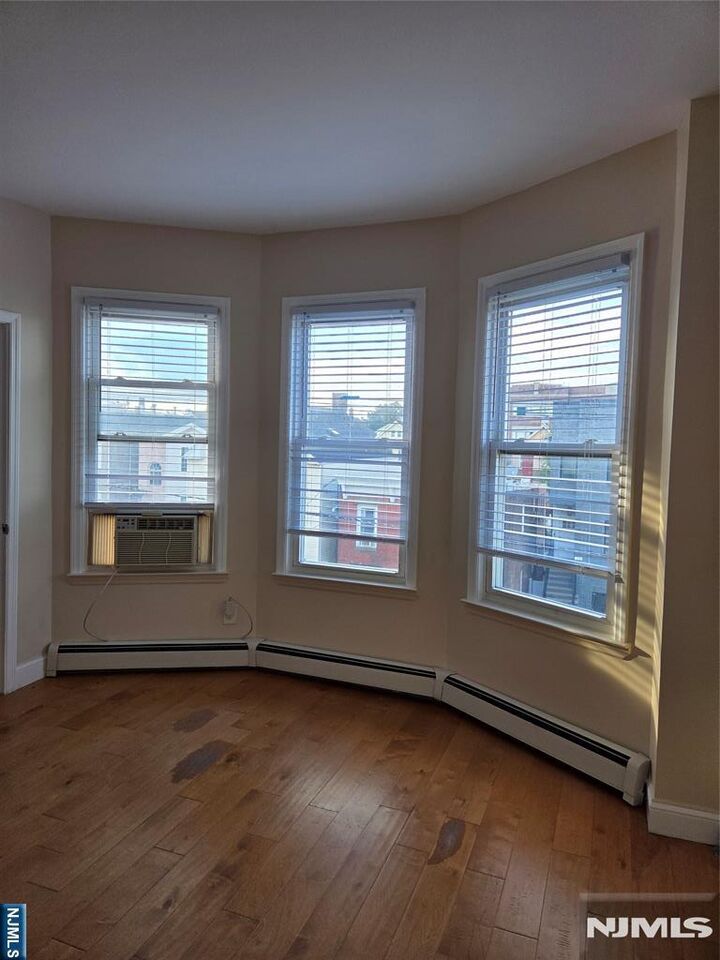 Property Photo:  427-429 Hamilton Street 3rd L  NJ 07029 