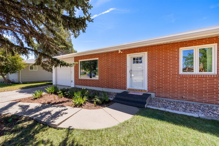 Property Photo: 1923 E Broadway Street MT 59601