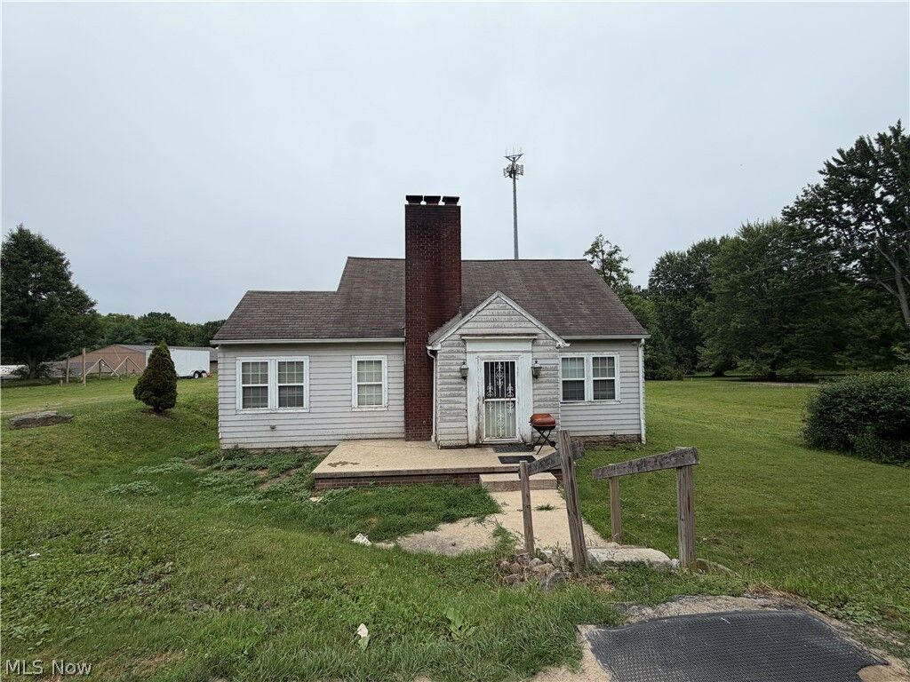 Property Photo: 1564 Niles Cortland Road OH 44484