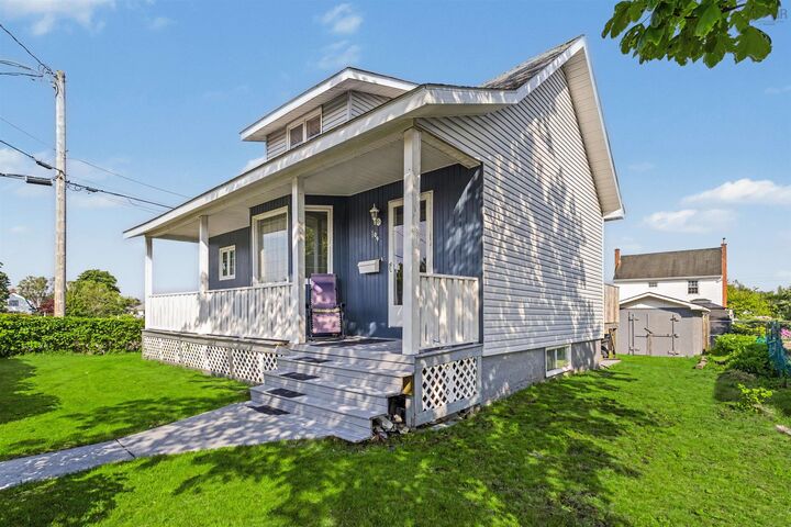 109 Upper McLean Street — photo 1