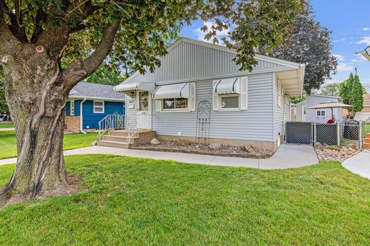 Property Photo:  250 Macarthur Street E  MN 55075 