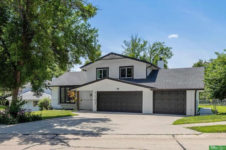 Property Photo:  1107 Somerset Drive  NE 68005 