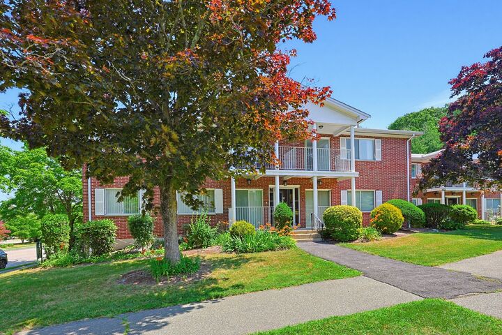 Property Photo: 31 Bayberry Dr 4 MA 02067