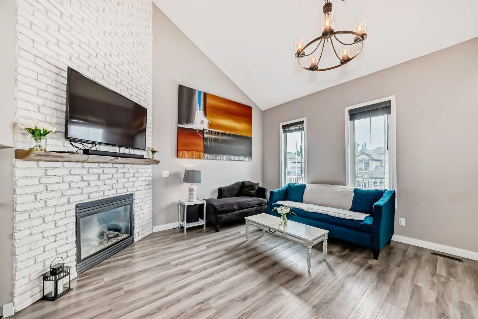 Property Photo: 1068 Windhaven Close SW AB T4B 0T9