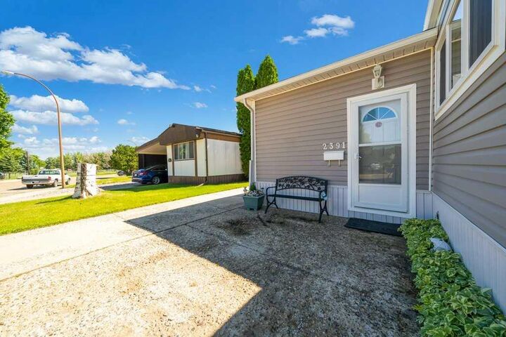 Property Photo:  2391 Gardner Place SE  AB T1B 1A4 