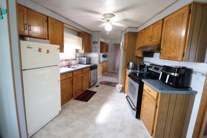 Property Photo:  805 2nd St  AB T0K 0Z0 