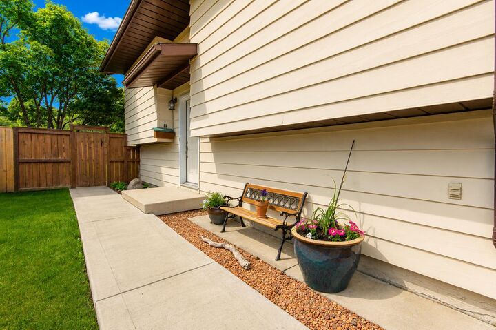 Property Photo:  37 Rupert Crescent  AB T4P 2Y9 