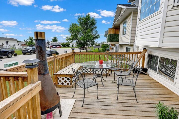 Property Photo:  9748 123 Avenue  AB T8V 7K9 