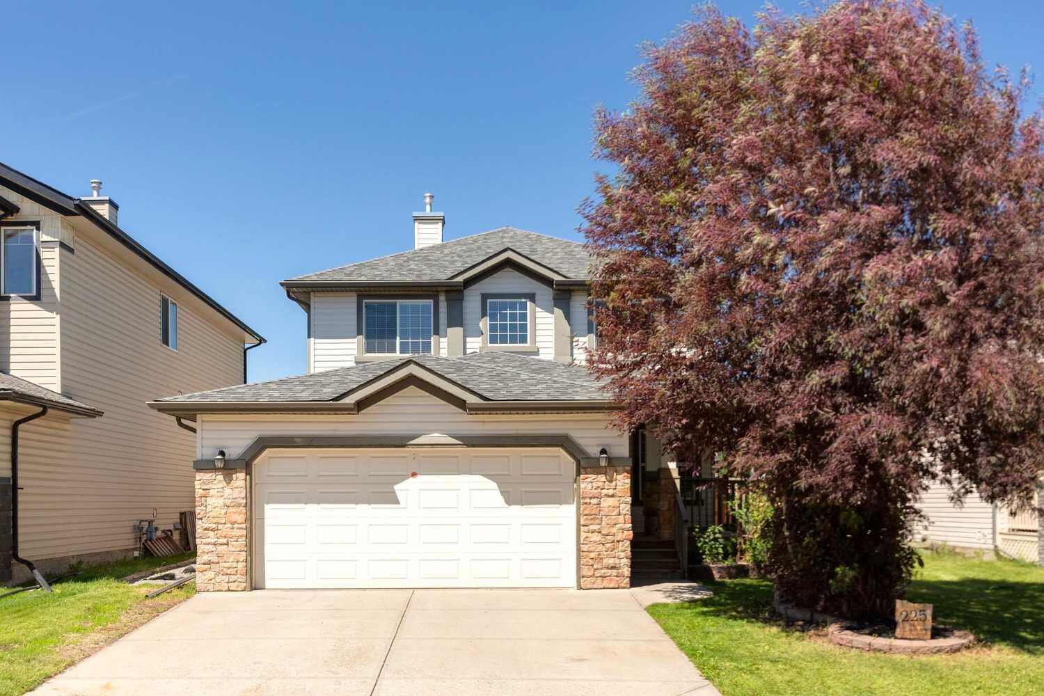 Property Photo: 225 West Lakeview Drive AB T1X 1S1