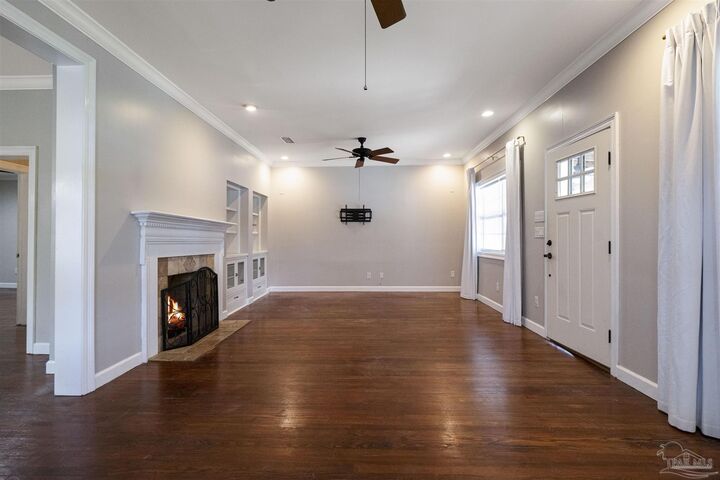 Property Photo: 1915 E Avery St FL 32503