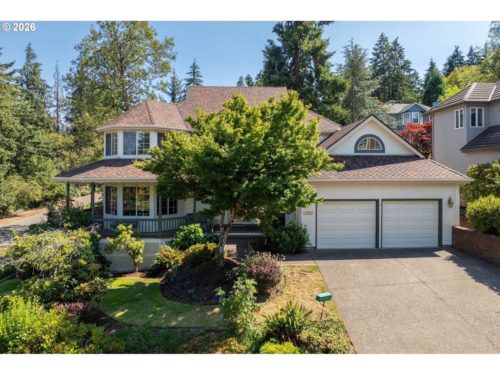 Property Photo: 2002 Morning View Dr OR 97405
