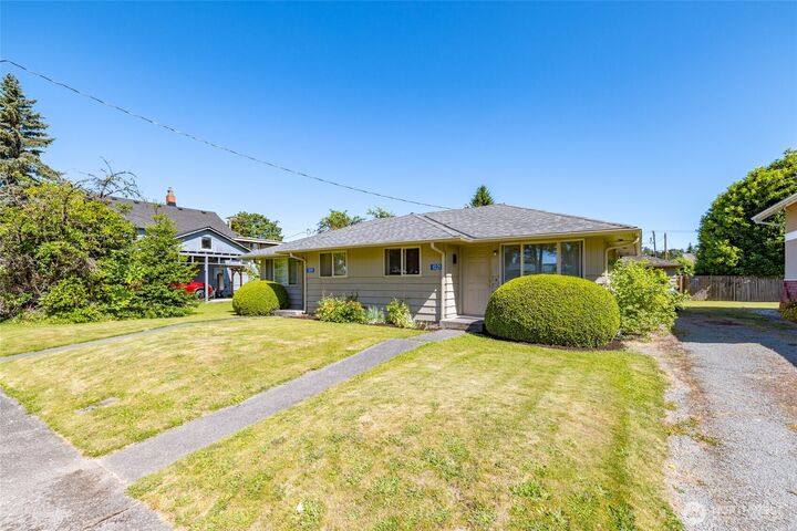 Property Photo: 1019 Washington Avenue WA 98233