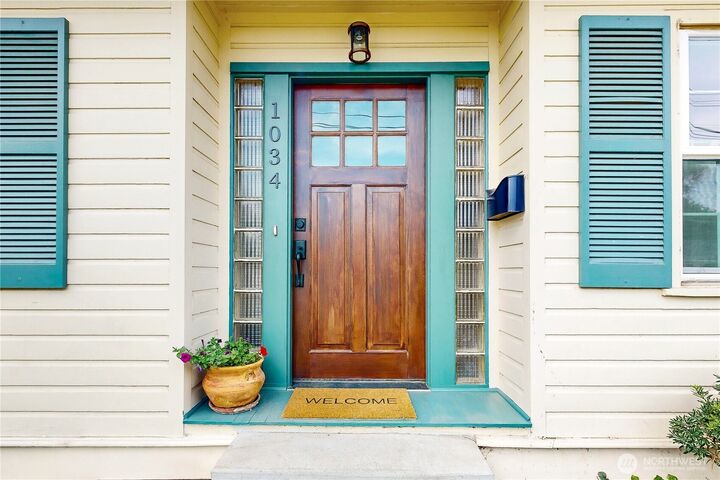 Property Photo:  1034  Hobson Street  WA 99362 