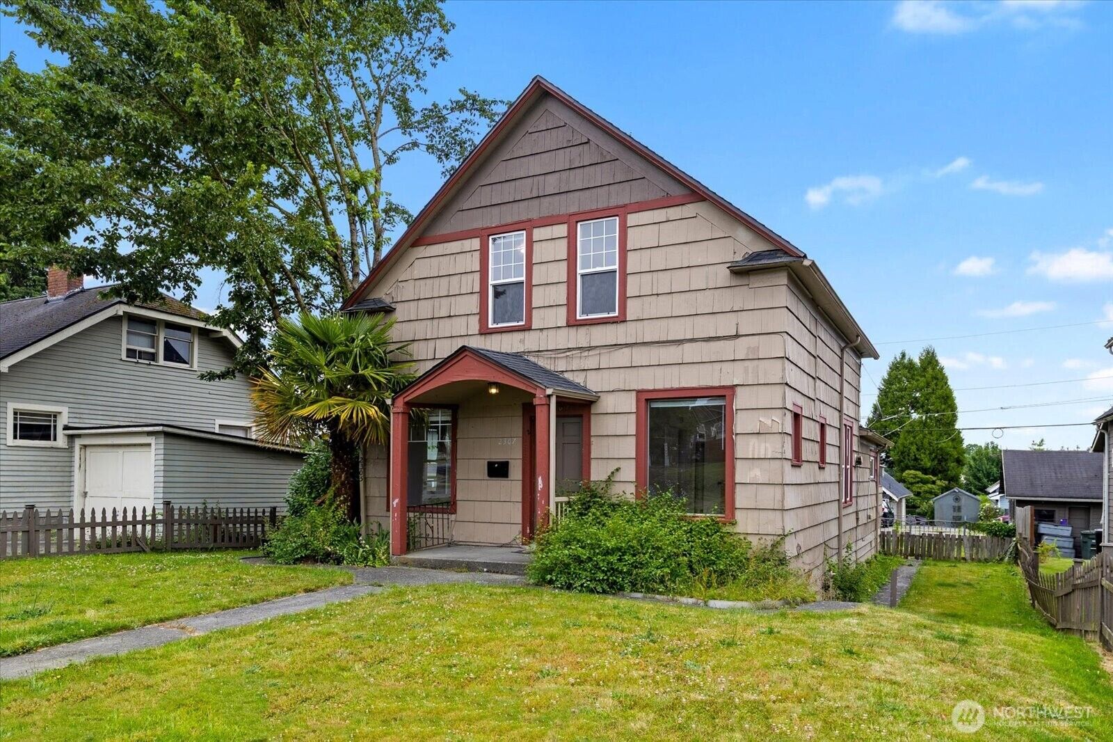 Property Photo:  2307  Rockefeller  WA 98201 