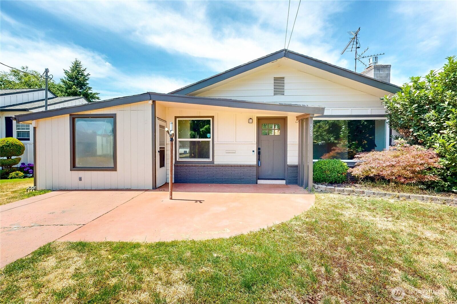 Property Photo:  625  White Street  WA 99362 