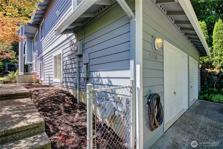 Property Photo:  5208  213th Place SW  WA 98043 