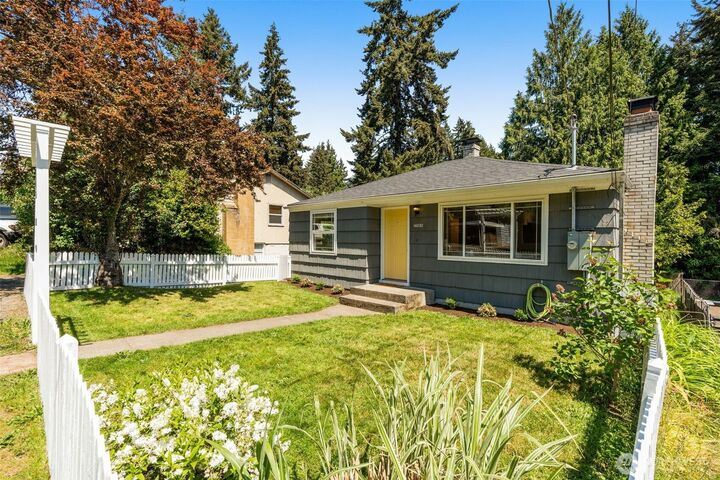 Property Photo: 14032 Stone Avenue N WA 98133