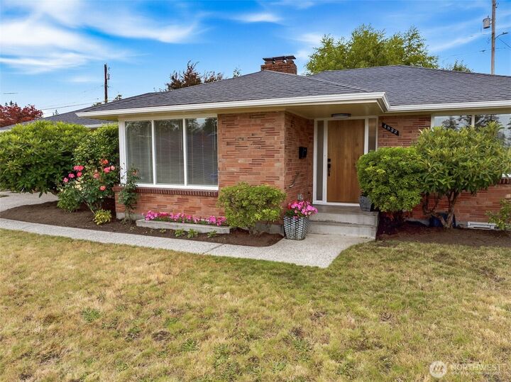 Property Photo: 4832 Rucker Avenue WA 98203