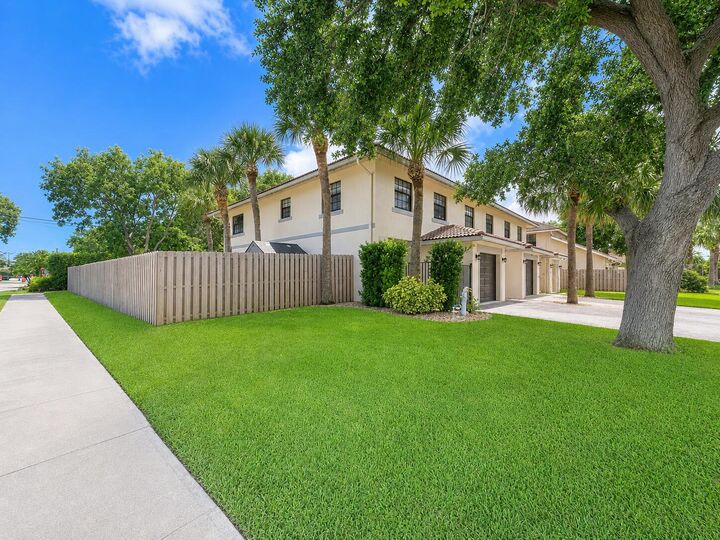 Property Photo: 248 Avenue L FL 33483
