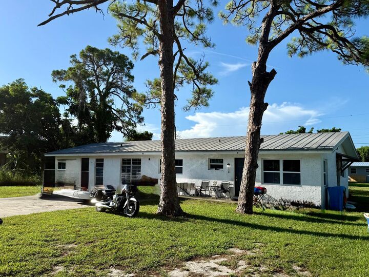 Property Photo:  805 S Lake Drive  FL 34982 