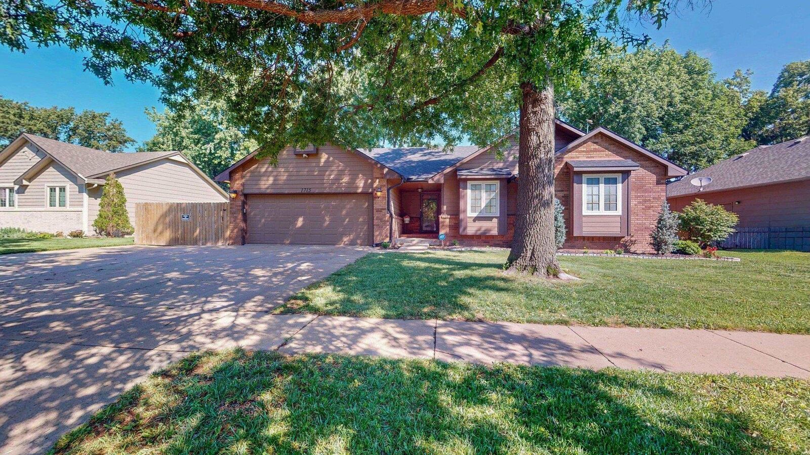 Property Photo:  1715 N Pine Grove St  KS 67212 