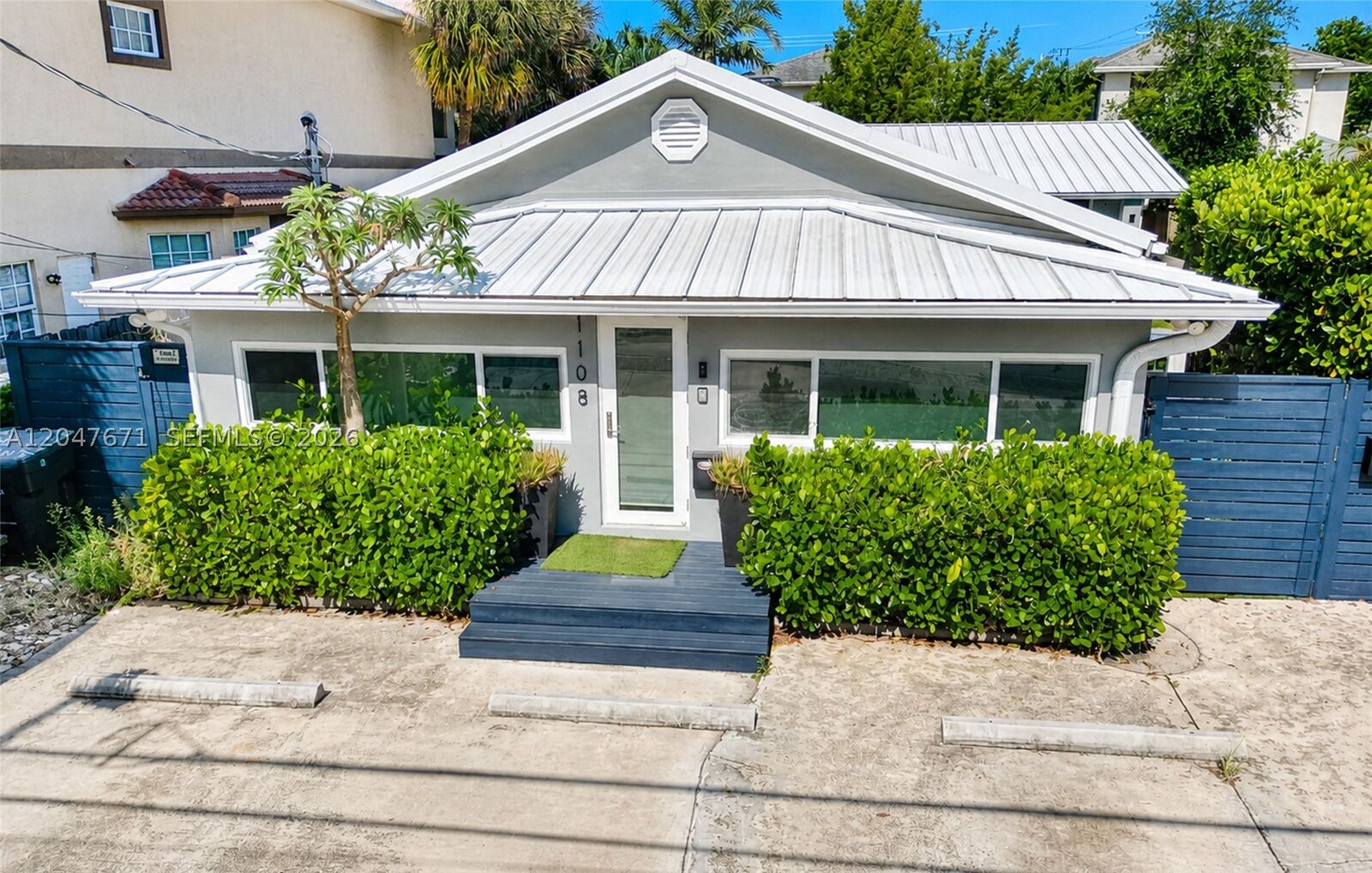Property Photo:  1108 NE 2nd Ave 0  FL 33304 