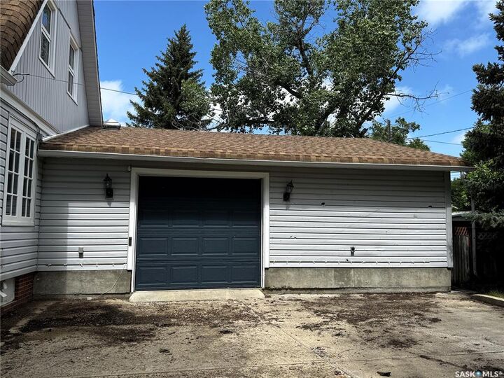 Property Photo: 215 7th Avenue E SK S0N 2M0