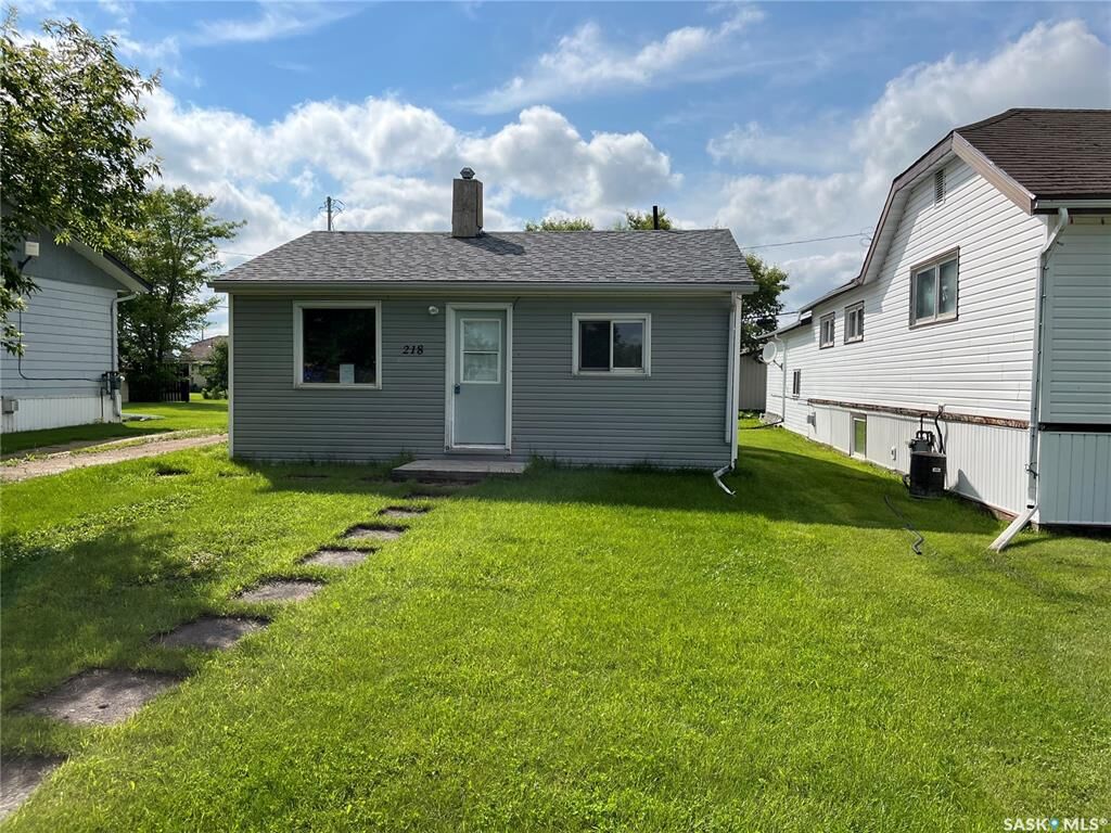 Property Photo: 218 Barrows Street SK S0G 3K0