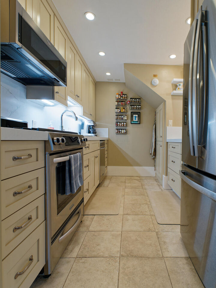 Property Photo:  1238 Villager Condo Dr 1238  ID 83353 