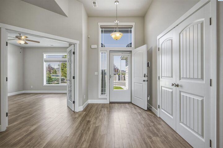 Property Photo: 6988 W 31st Ave WA 99338