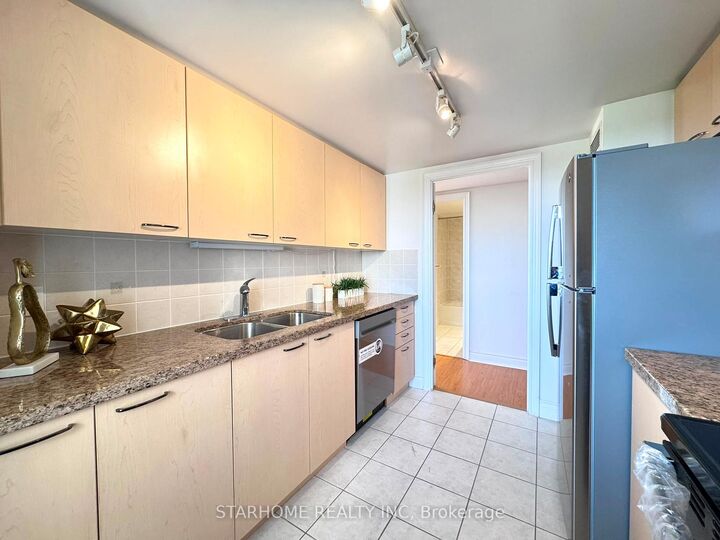 Property Photo: 51 Saddlecreek Drive 605 ON L3T 7Z1