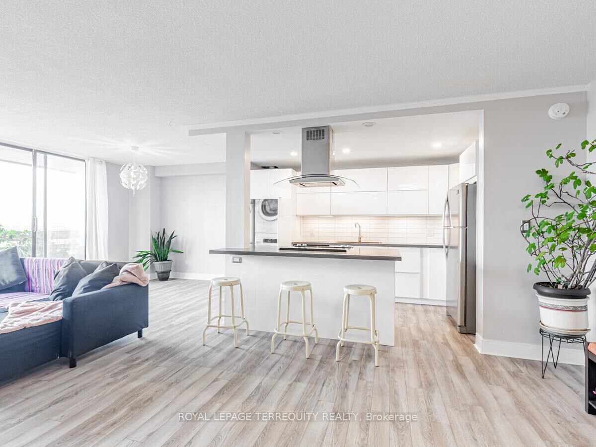 Property Photo: 1210 Radom Street 1409 ON L1W 2Z3