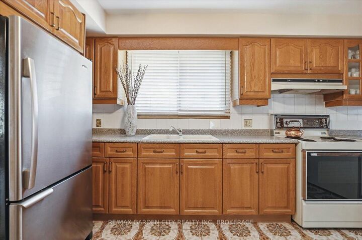 Property Photo: 41 Albert Street W ON L2V 2G4