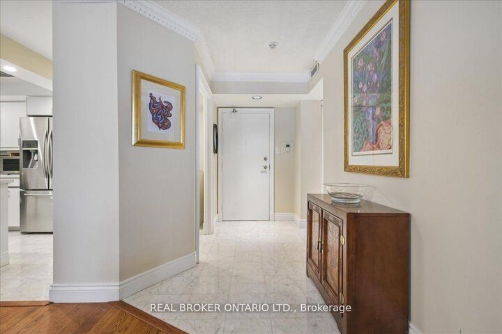 Property Photo: 130 Carlton Street 602 ON M5A 4K3