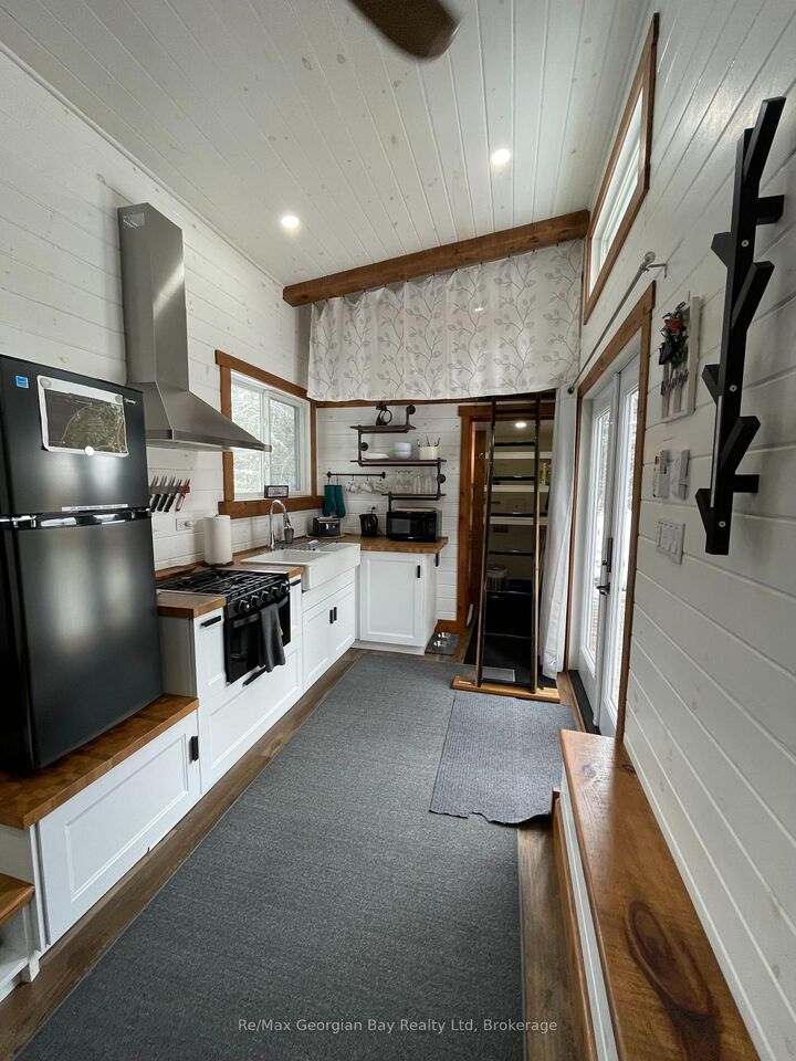 Property Photo: 91.5 King Road ON L0K 2C0