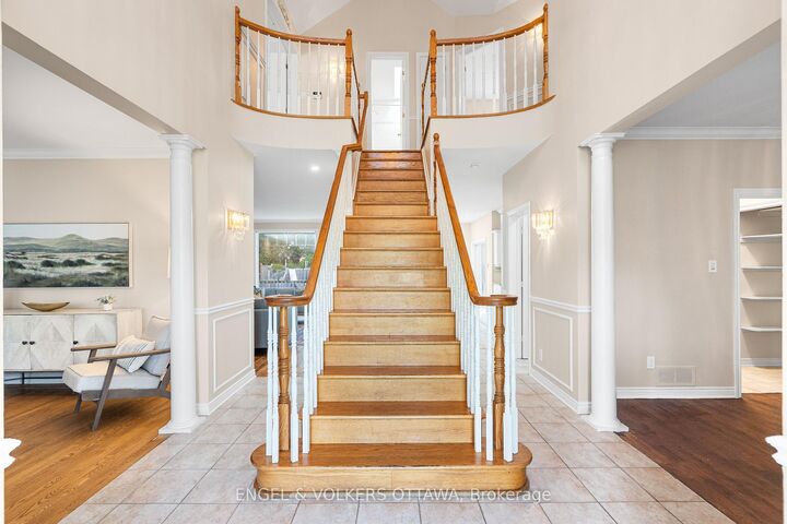 Property Photo: 5 Cassone Court ON K2G 5V6