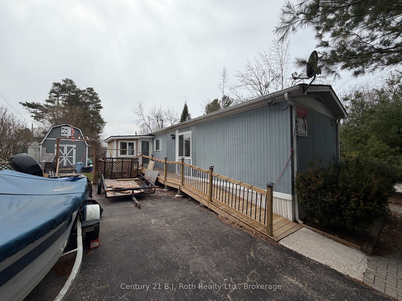 Property Photo:  1 Smiths Lane  ON L4R 0B9 